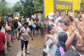 পে লোডারে পিষ্ট স্কুল পড়ুয়া